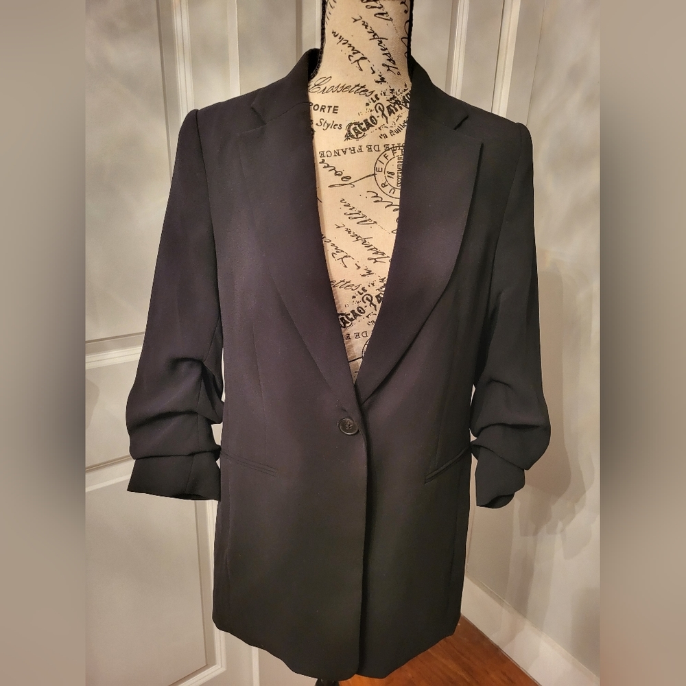 Capsule wardrobe black blazer. Wear this item in so many ways.